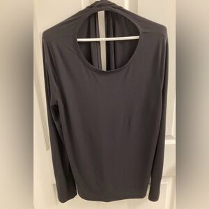 SOFT Gap fit breathe long sleeve, open back workout top with thumbholes, black